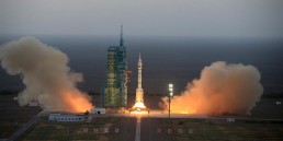 عودة مركبة الفضاء الصينية المأهولة &laquo;شنتشو11&raquo; إلى الأرض..