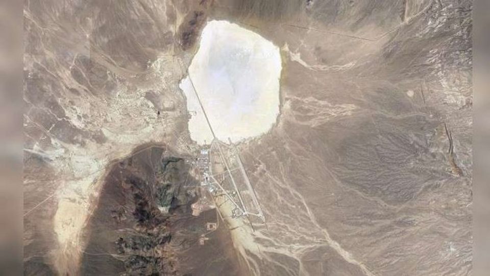 طائرة عسكرية روسية تحلق فوق قواعد أمريكية