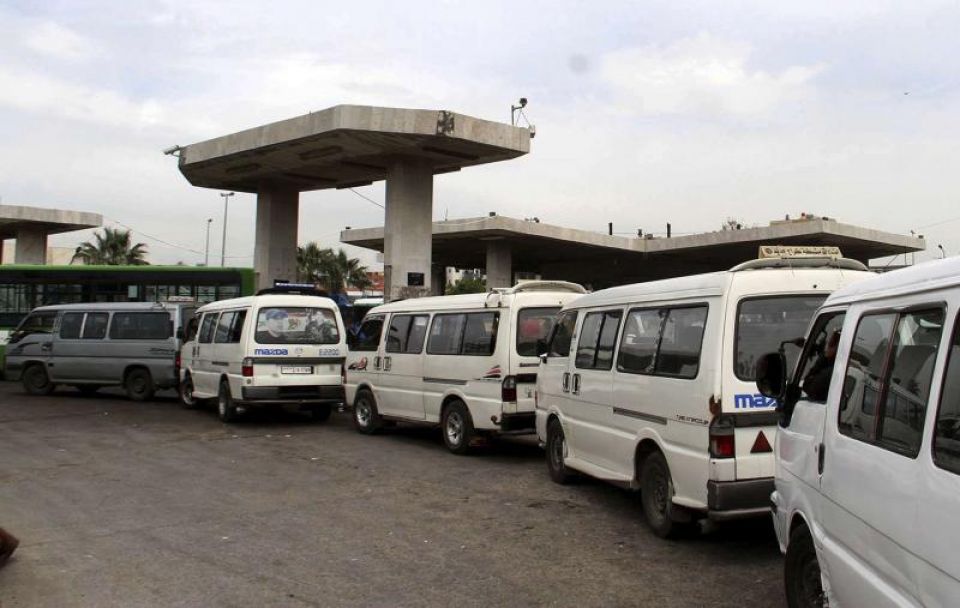 دمشق: قرار رسمي بعقوبة جماعية لمئات السائقين وآلاف الركّاب بحرمان 150 مركبة عامة من الوقود 15 يوماً