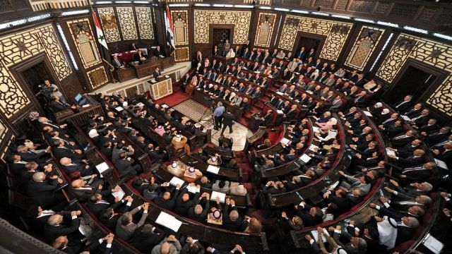 قوانين جديدة لسعر جواز السفر و&laquo;رسوم المغادرة&raquo; وزيادة رسوم طوابع