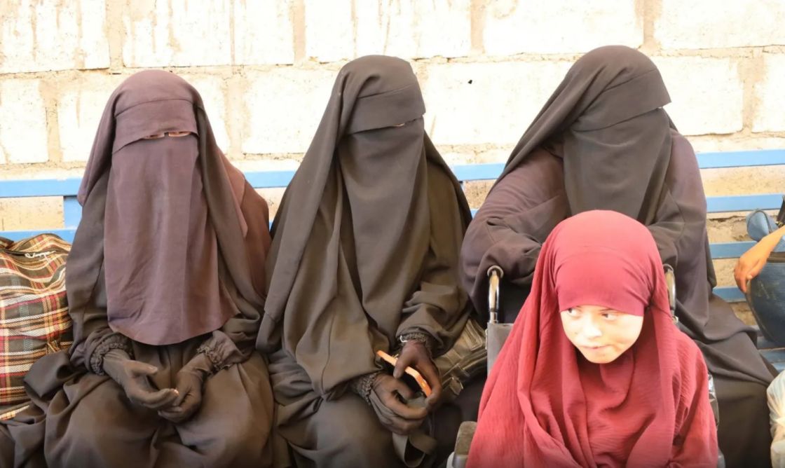 «مهاجِرات داعش» بمخيم الهول يحرقن مَرافق لثلاث مؤسسات إنسانية