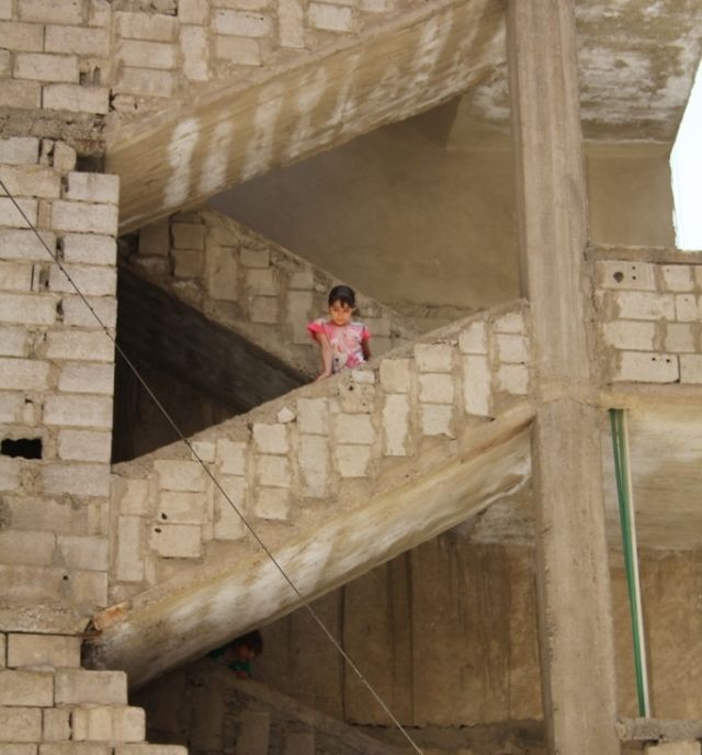 الحكومة تعد بزيادة الوعود