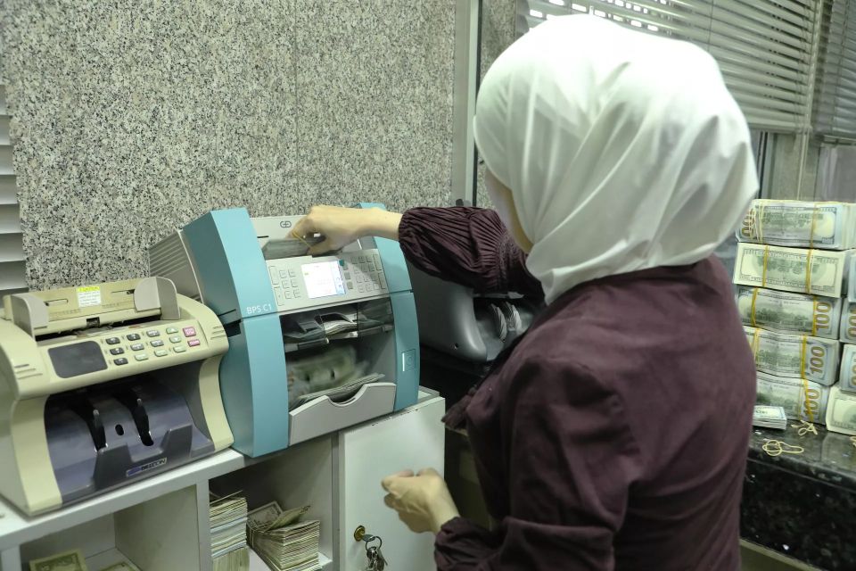 انتهى شهر &laquo;الخير&raquo;... والاستقرار النسبي لسعر الصرف كذلك!