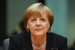 ميركل: جهود روسيا مطلوبة في تسوية الأزمة السورية