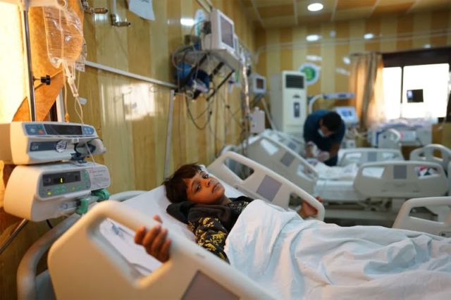 تحت مشرط الإهمال، حين يدفع السوريون حياتهم ثمناً لانهيار المنظومة الصحية...!