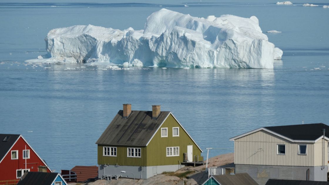 «غرينلاند» تظهر من تحت الجليد