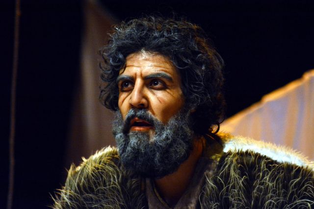 هل اهتزت خشبة المسرح تحت قدمي الملك لير؟ يموت الملك.. وتحيا كورديليا..!