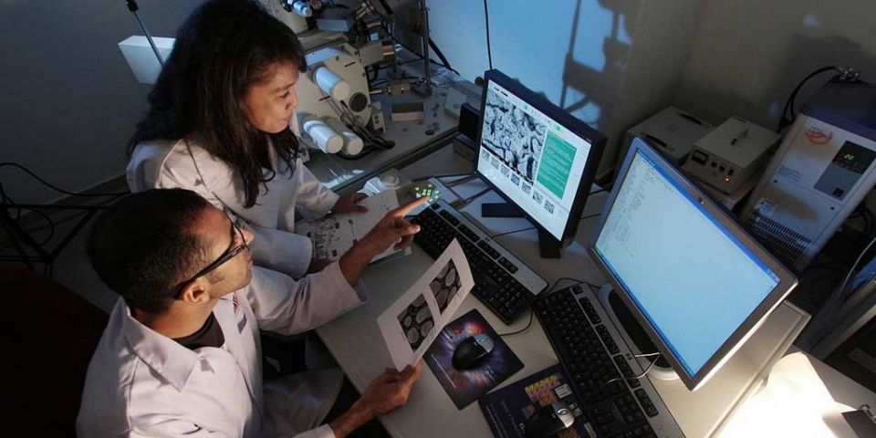 إعاقة التقدم البشري: تعمية العلم وتوجيهه لخدمة القلّة