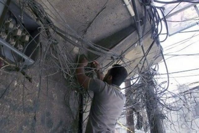 الوزارة تبحث: من سرق التيار الكهربائي؟!
