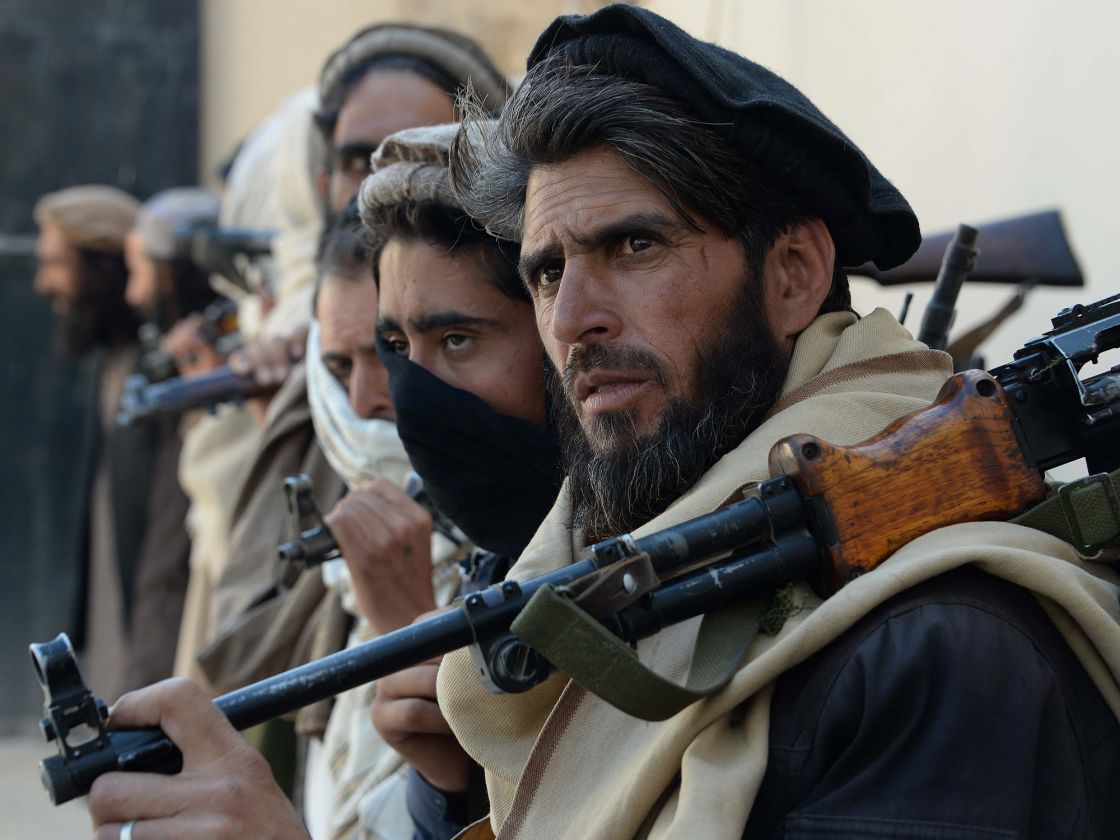 طالبان تسيطر على معبر حدودي مع إيران