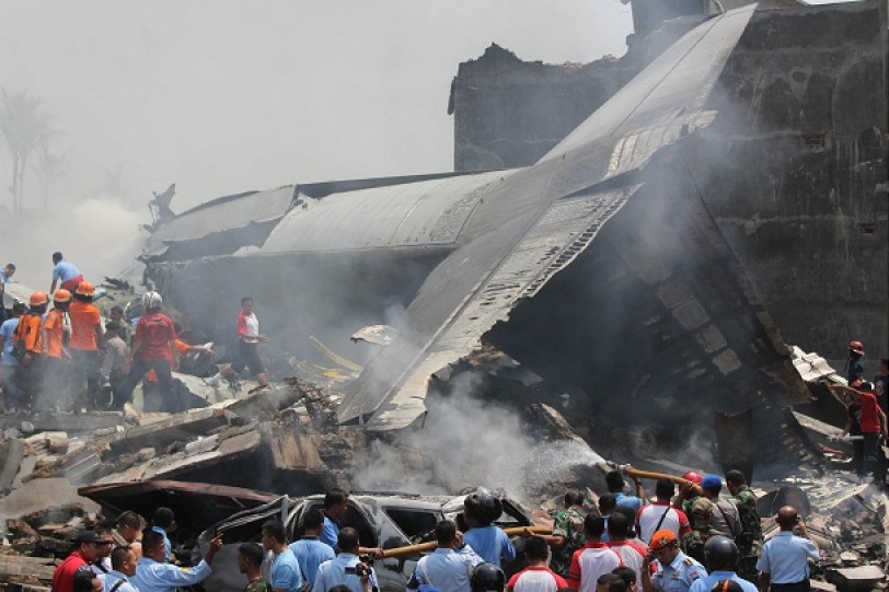 أكثر من 140 شخصا ضحايا الطائرة الإندونيسية المنكوبة