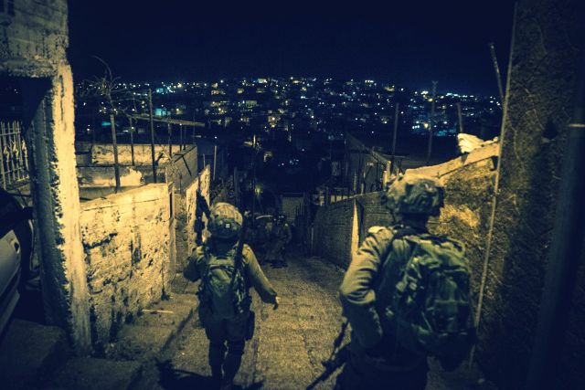 الشبان المعتقلين، هم: عز بدر شماسنة، فهد صقر شماسنة، أمجد سليم، أمير عماد نوفل، علي خريشة.