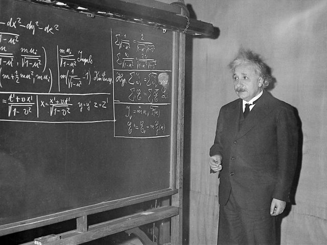 «أثير» أينشتاين وخطأ الفصل بين المادّة والحركة (1)