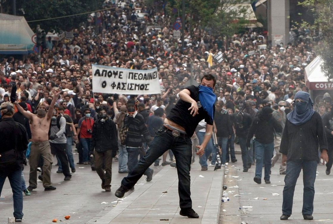 تزعزع الثورة المضادة في اليونان كمرآة دقيقة للتحولات العالميّة