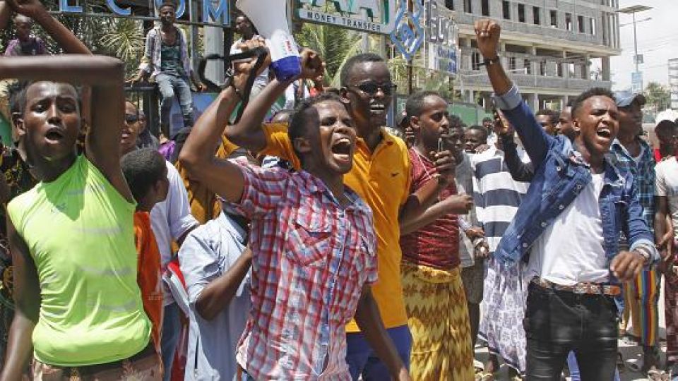 الصومال: احتجاجات تطالب برحيل الرئيس المنتهية ولايته