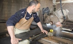 الحكومة تعفي الرأسماليين وتلزم العمال بالضرائب؟؟