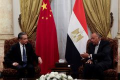وزيرا خارجية الصين ومصر: الأوضاع بغزة هي سبب التطورات في البحر الأحمر