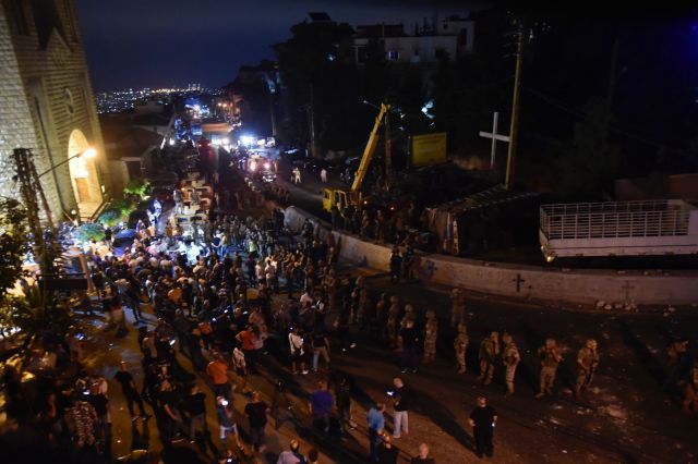 لبنان: توتر واشتباك مسلّح عقب انقلاب شاحنة و"حزب الله" يصدر بياناً