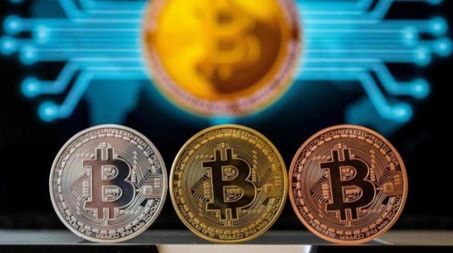 &laquo;بيتكوين&raquo; تهبط لأدنى مستوى في عام