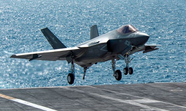 في بحر الصين: تحطم مقاتلة أمريكية F35C وإصابة 7 عناصر