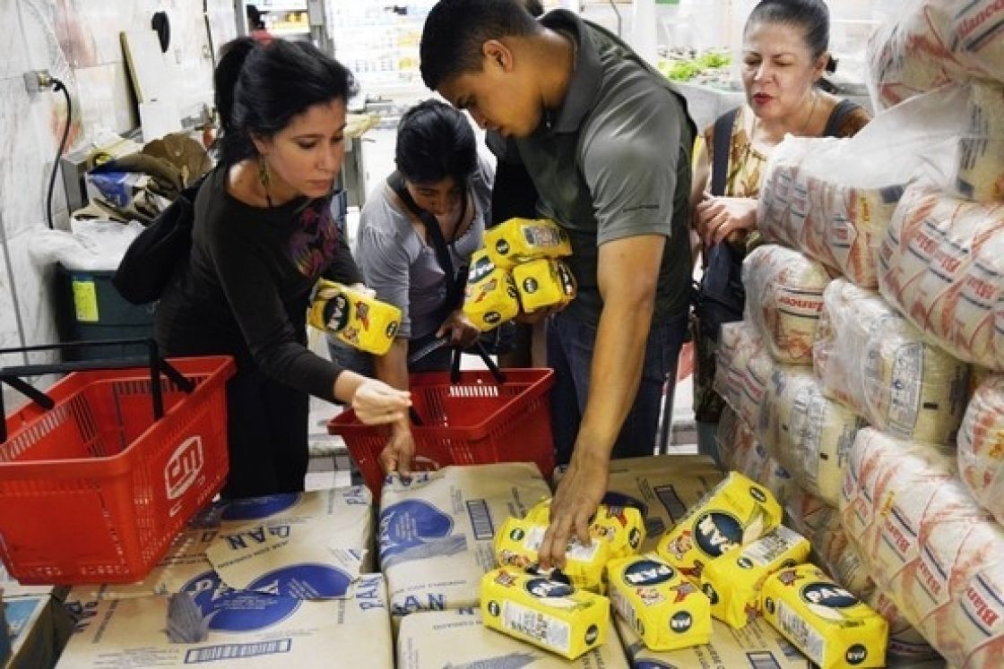 فنزويلا تواجه أزمة الغذاء بتوسيع دور الدولة