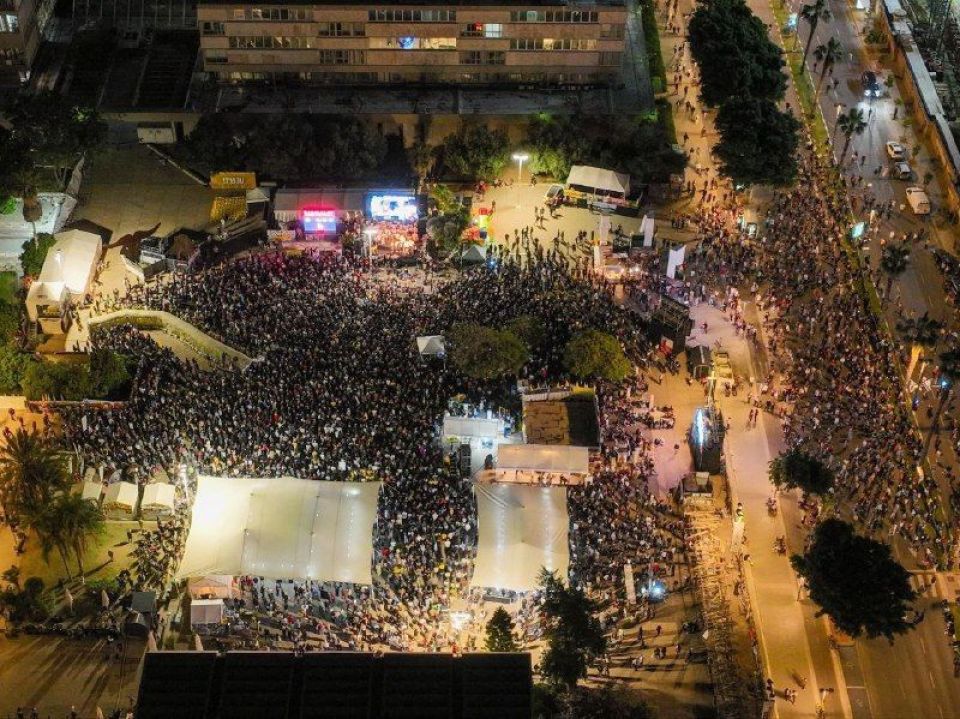 تظاهر آلاف المستوطنين ضد نتنياهو مطالبين بصفقة أسرى