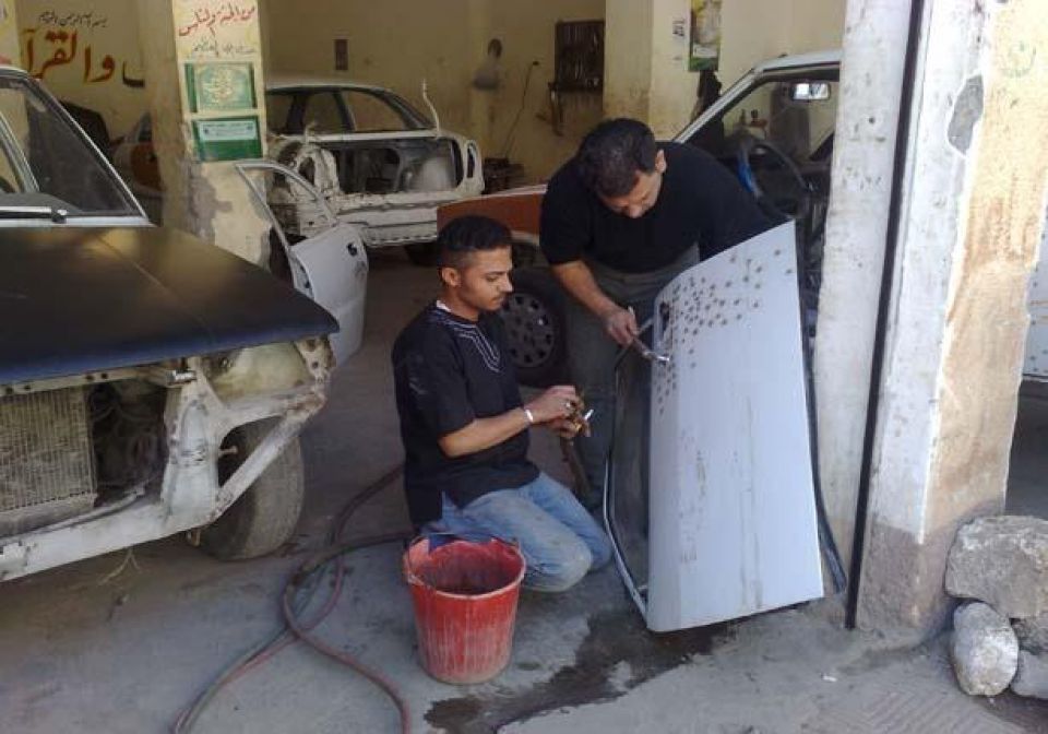 صناعيون وحرفيون متشابهون في أوضاعهم
