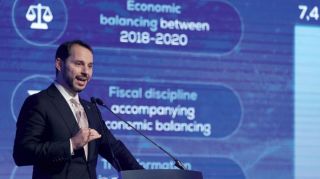 تركيا تعلن برنامجاً اقتصادياً &laquo;متشائماً&raquo;... والليرة تتراجع