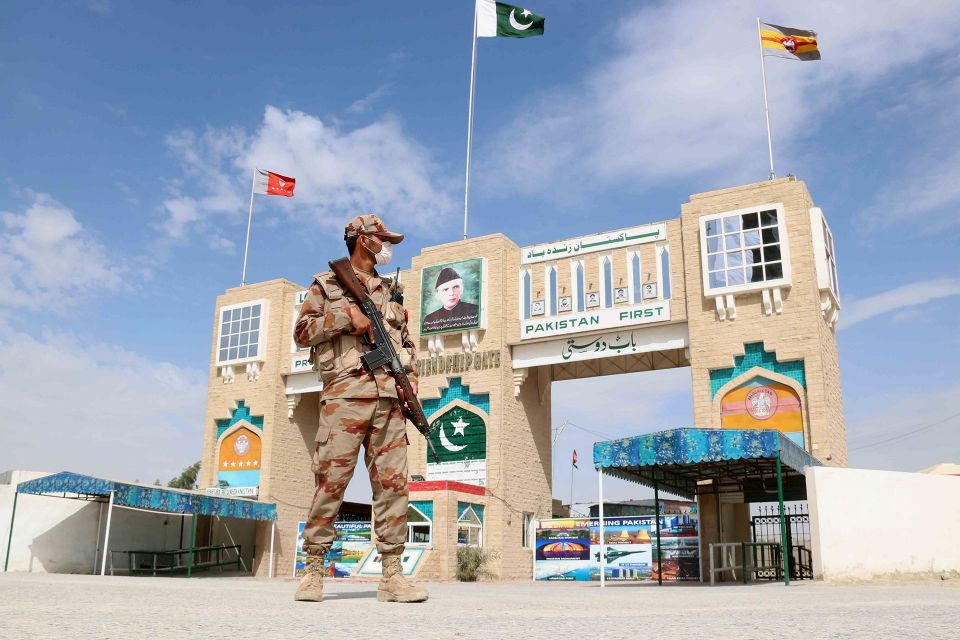 اشتباكات حدودية بين باكستان وأفغانستان تؤدي لإغلاق معبر