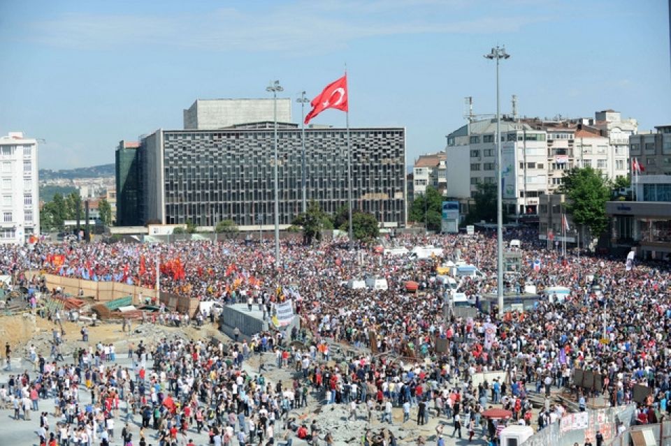 &laquo;ديمقراطية&raquo; أردوغان تتهاوى سريعاً