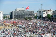 &laquo;ديمقراطية&raquo; أردوغان تتهاوى سريعاً