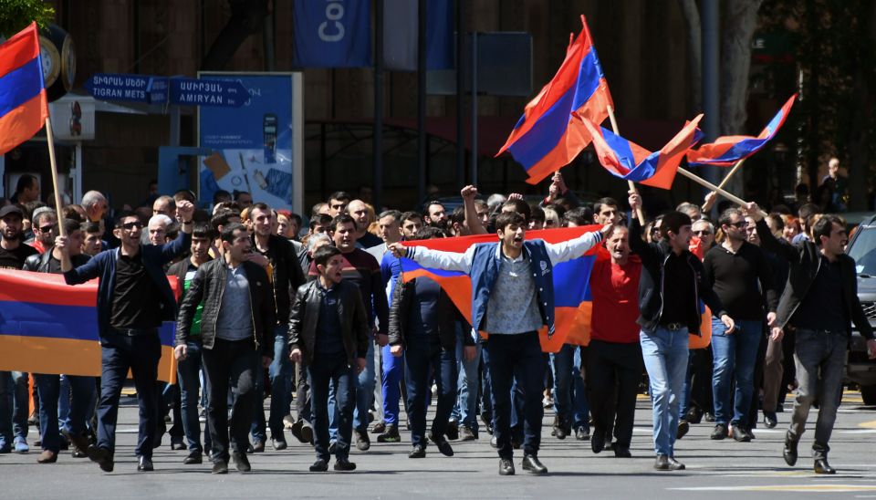 الاحتجاجات تتواصل في أرمينيا... والمحتجون يطالبون بعودة مانوكيان