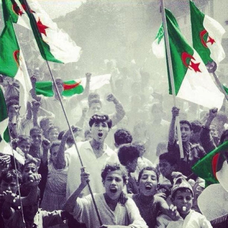 فرنسا تتراجع أمام الجزائر، وتخسر جولة سياسية