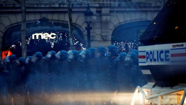 8 قتلى منذ بداية احتجاجات فرنسا