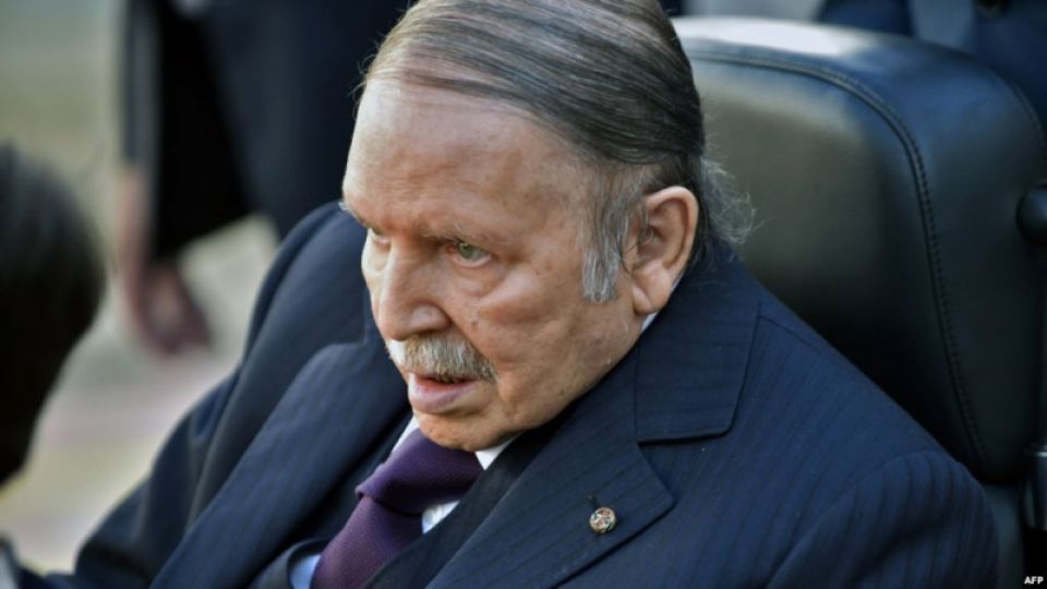 الرئيس الجزائري عبد العزيز بوتفليقة يعلن استقالته رسميا
