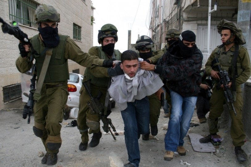 سلطات الاحتلال تعتقل 4 فلسطينيين في الضفة الغربية