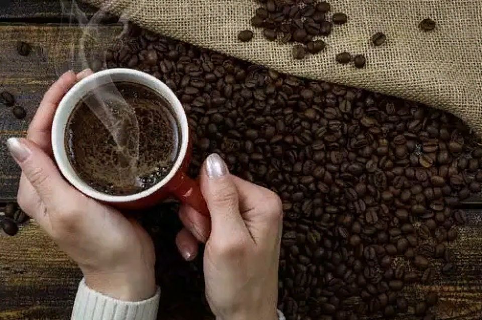 القهوة مساء تزيد اليقظة؟