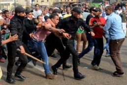مصر ترفع حالة الطوارىء بعد فرضها لثلاثة أشهر.. وتسن قانون التظاهر