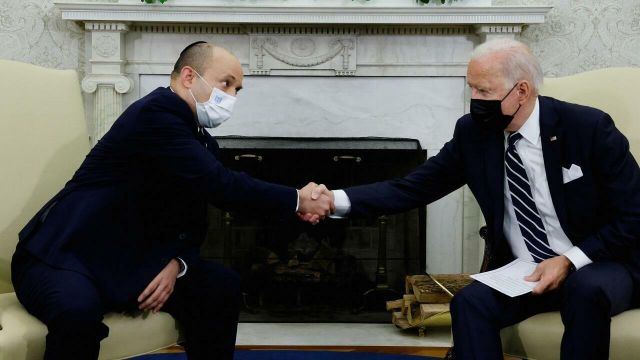 بايدن التقى بينيت حوالي 25 دقيقة بعد تأخير لأكثر من 24 ساعة
