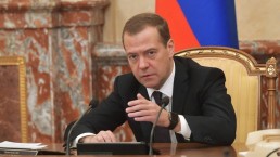 مدفيديف: هناك مصالح مالية مباشرة لمسؤولين أتراك مرتبطة بتوريدات "داعش" للنفط