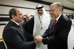 في معاني ودلالات المصافحة بين أردوغان والسيسي