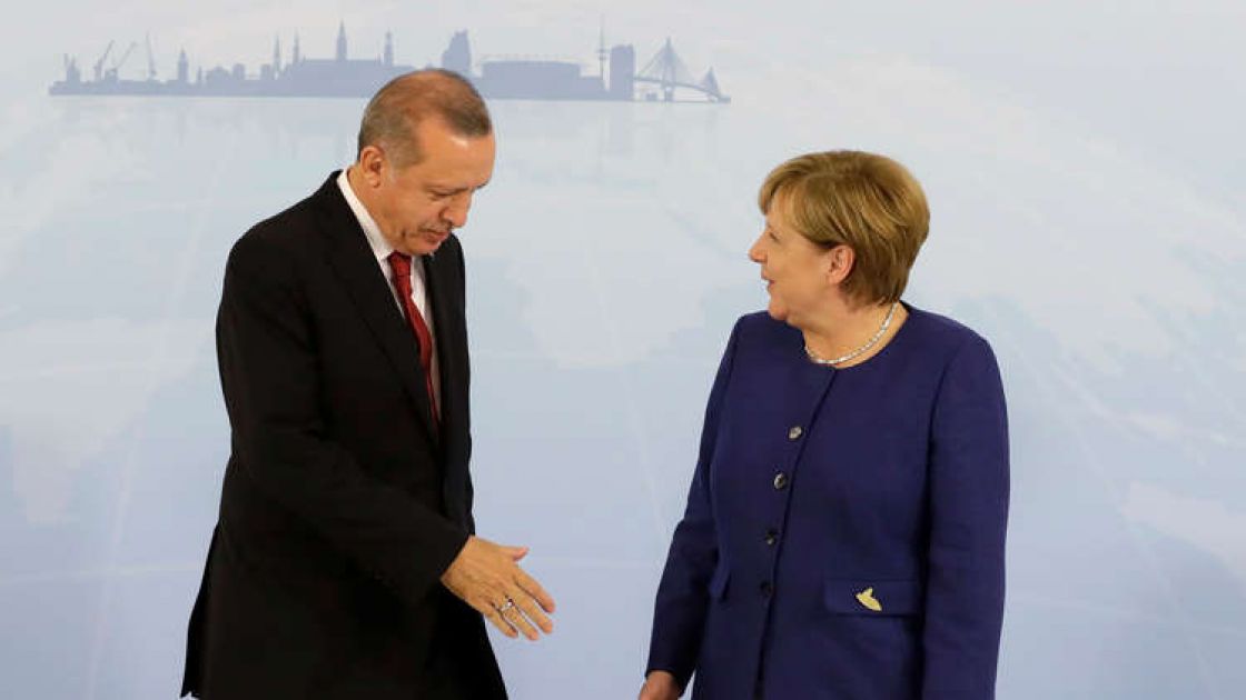 ميركل تتعهد بدعم الاقتصاد التركي