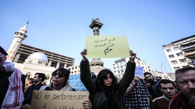 المثقف والسلطة... تدجين الوعي وتفخيخ الثقافة