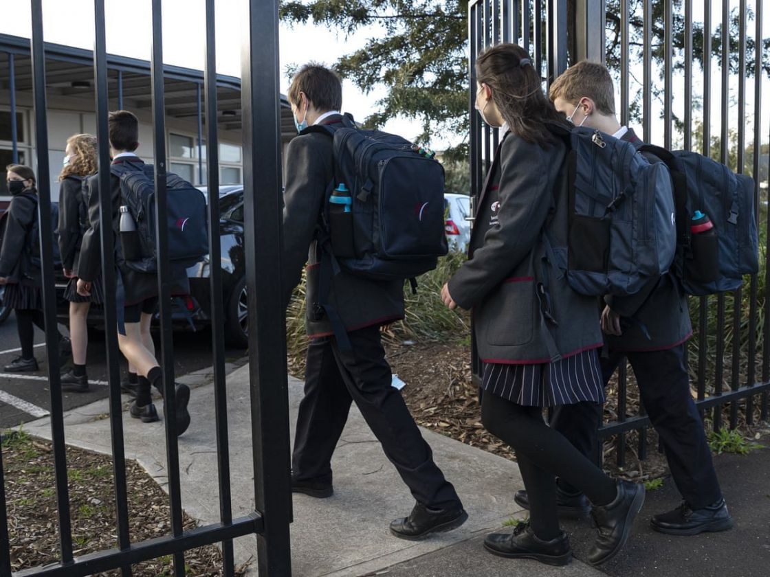 مدارس بريطانيا ستخفّض التدفئة وتوصي طلابها بارتداء معاطفهم في الصف