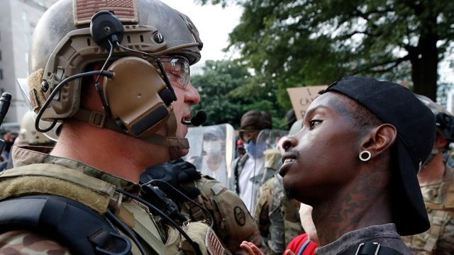 أمريكا.. الجيش يعود إلى بيته المشتعل!