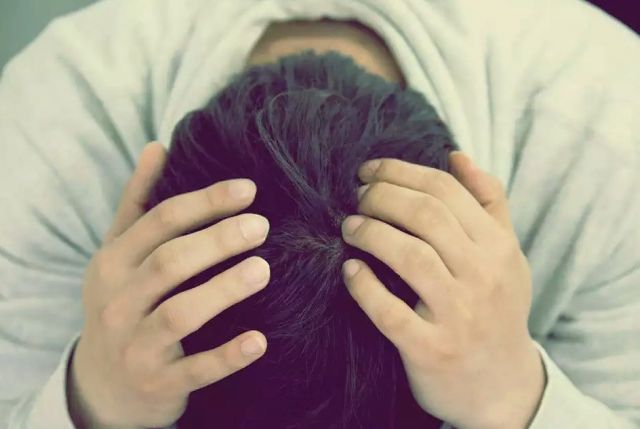 العلاقة بين القلق والخرف