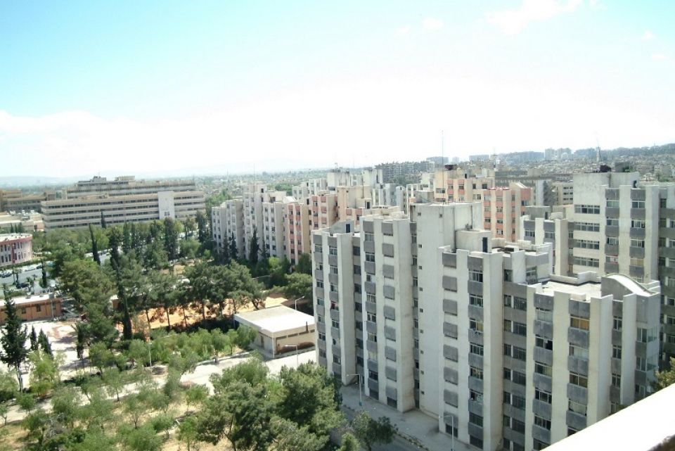 في المدينة الجامعية  &laquo;سنمسح بكنّ الأرض&raquo;!