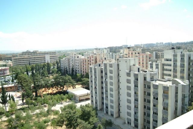 في المدينة الجامعية  &laquo;سنمسح بكنّ الأرض&raquo;!