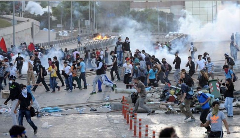 تركيا: استمرار المواجهات بين شرطة أردوغان وآلاف المتظاهرين