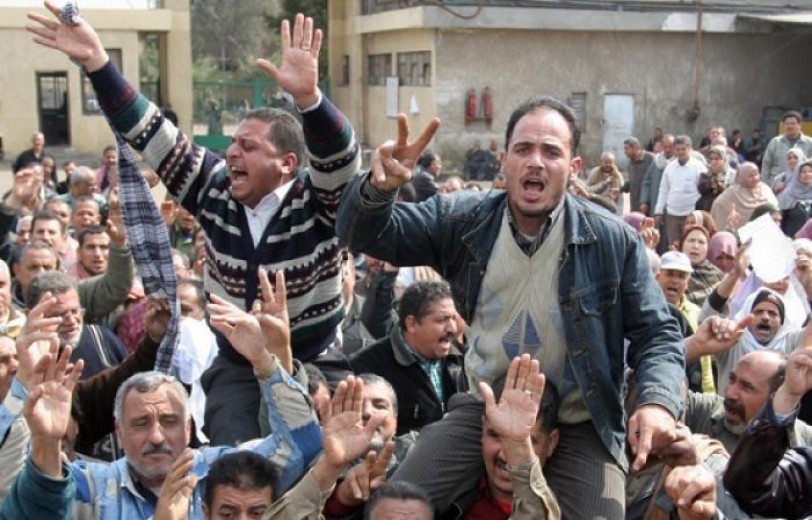 زيادة أجور العمال بين المطرقة والسندان